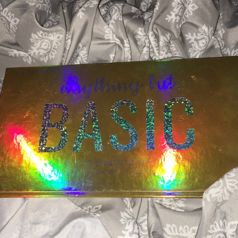 Anything but Basic eyeshadow palette